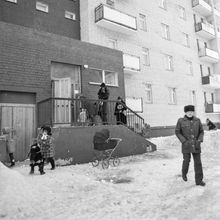 Жильцы  нового дома | Горожане. 1987 г., г.Северодвинск. Фото #C8366.