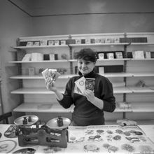 Продавец семян | Торговля. 1987 г., г.Северодвинск. Фото #C13563.