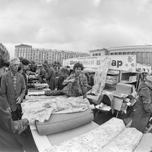 Школьный базар | Торговля. 1987 г., г.Северодвинск. Фото #C13572.