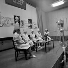 Участницы профессионального конкурса медсестер | Медицина. 1987 г., г.Северодвинск. Фото #C13580.