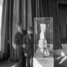 На выставке в честь 70-летия Октября | Школа. 1987 г., г.Северодвинск. Фото #C8408.