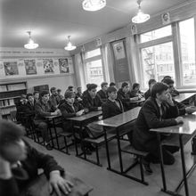 Учащиеся ПТУ на встрече с ветераном | Школа. 1987 г., г.Северодвинск. Фото #C8413.