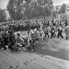 Общешкольная линейка 1 сентября | Школа. 1987 г., г.Северодвинск. Фото #C12525.