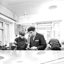 В учебных мастерских | Школа. 1987 г., г.Северодвинск. Фото #C13600.