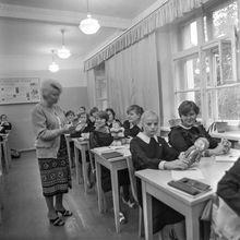 Урок домоводства | Школа. 1987 г., г.Северодвинск. Фото #C8422.