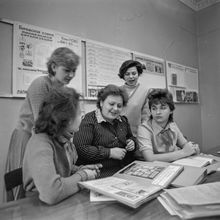 Молодые педагоги | Школа. 1985 г., г.Северодвинск. Фото #C8423.