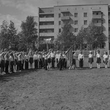 Пионерская линейка в детском лагере при школе № 11. | Школа. 1987 г., г.Северодвинск. Фото #C11496.