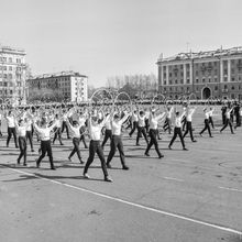 Парад школьников-физкультурников | Школа. 1987 г., г.Северодвинск. Фото #C12545.