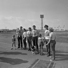 Соревнования "Папа, мама, я - спортивная семья!" на стадионе "Север" | Спорт. 1987 г., г.Северодвинск. Фото #C13633.
