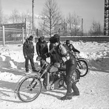 Мотогонщики команды "Двина" северодвинской автошколы ДОСААФ | Спорт. 1987 г., г.Северодвинск. Фото #C12588.