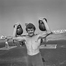 Жим гири | Спорт. 1987 г., г.Северодвинск. Фото #C10990.