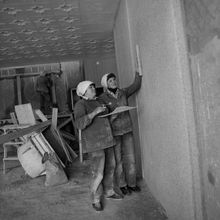Маляры-штукатуры | Строительство. 1987 г., г.Северодвинск. Фото #C13649.