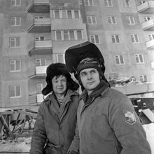 Два строителя | Строительство. 1987 г., г.Северодвинск. Фото #C13676.