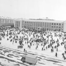 Проводы русской зимы на площади Победы.  | Виды города. 1987 г., г.Северодвинск. Фото #C13739.