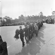 Возложение цветов 9 мая | Общественная жизнь. 1987 г., г.Северодвинск. Фото #C12653.