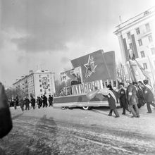 Демонстрация 7 ноября 1987 г. | Общественная жизнь. 1987 г., г.Северодвинск. Фото #C13826.