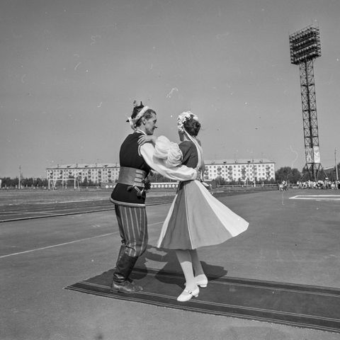 Выступление танцоров на стадионе "Север" | Культура. 1987 г., г.Северодвинск. Фото #C13332.