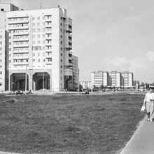Летним днём на улице Ломоносова | Виды города. 1988 г., г.Северодвинск. Фото #C14453.