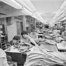 На швейной фабрике | Предприятия. 1988 г., г.Северодвинск. Фото #C14459.