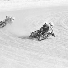 Гонки на мотоциклах на льду | Спорт. 1990 г., г.Северодвинск. Фото #C13195.