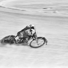 Гонки на мотоциклах на льду | Спорт. 1990 г., г.Северодвинск. Фото #C13196.