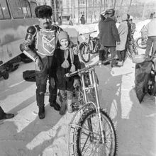 Гонки на мотоциклах на льду | Спорт. 1990 г., г.Северодвинск. Фото #C13197.