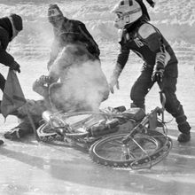 Гонки на мотоциклах на льду | Спорт. 1990 г., г.Северодвинск. Фото #C13198.