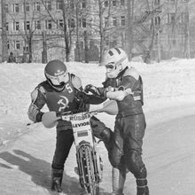 Гонки на мотоциклах на льду | Спорт. 1990 г., г.Северодвинск. Фото #C13219.