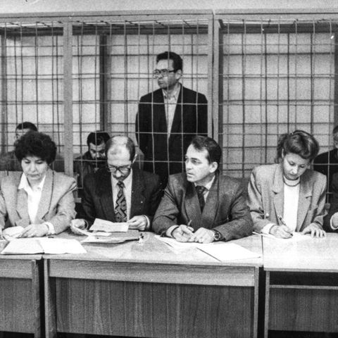 Суд над первым мэром Северодвинска Валерием Игнатьевичем Лысковым  | Горожане. 1993 г., г.Северодвинск. Фото #C10412.