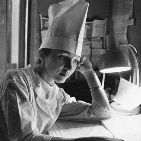 Медсестра на посту | Медицина. 1996 г., г.Северодвинск. Фото #C4585.