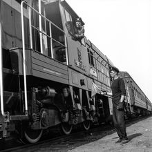 У локомотива | Транспорт. 1970-e гг., г.Северодвинск. Фото #C9773.