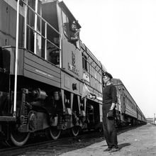 У локомотива | Транспорт. 1970-e гг., г.Северодвинск. Фото #C9774.