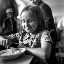 На обеде | Дети. 1970-e гг., г.Северодвинск. Фото #C9825.