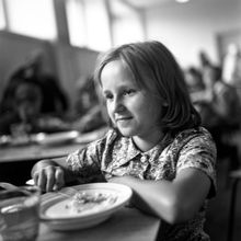 На обеде | Дети. 1970-e гг., г.Северодвинск. Фото #C9826.