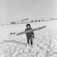 Запуск планера | Школа. 1970-e гг., г.Северодвинск. Фото #C2132.