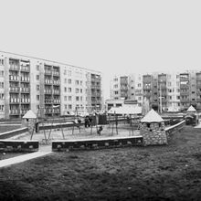 Детский городок во дворе | Строительство. 1970-e гг., г.Северодвинск. Фото #C34.