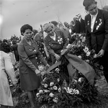 Возложение венков | Ветераны. 1970-e гг., г.Северодвинск. Фото #C10291.