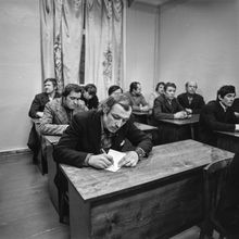 На лекции по технике безопасности | Предприятия. 1970-e гг., г.Северодвинск. Фото #C9225.