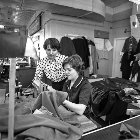 На швейном производстве | Предприятия. 1980-e гг., г.Северодвинск. Фото #C16252.