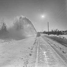 Снегоочиститель на дороге | Транспорт. 1980-e гг., г.Северодвинск. Фото #C12186.