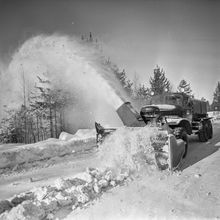 Снегоочиститель на дороге | Транспорт. 1980-e гг., г.Северодвинск. Фото #C12189.