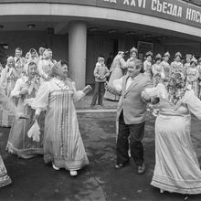 Выступление перед ДК им. 50-летия Октября | Культура. 1980-e гг., г.Северодвинск. Фото #C3174.