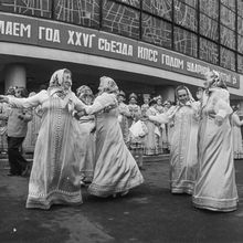 Выступление перед ДК им. 50-летия Октября | Культура. 1980-e гг., г.Северодвинск. Фото #C3176.