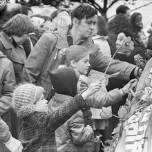 Возложение цветов | Культура. 1980-e гг., г.Северодвинск. Фото #C2930.