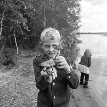 Первые грибы | Дети. 1980-e гг., г.Северодвинск. Фото #C14768.