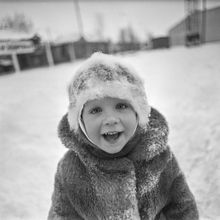 На прогулке | Дети. 1980-e гг., г.Северодвинск. Фото #C4325.