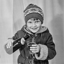 Реклама лимонада | Дети. 1980-e гг., г.Северодвинск. Фото #C14770.