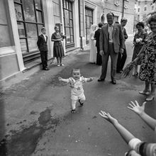 Первые шаги | Дети. 1980-e гг., г.Северодвинск. Фото #C14344.