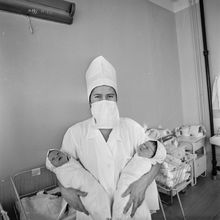 Медсестра в роддоме | Медицина. 1980-e гг., г.Северодвинск. Фото #C14259.