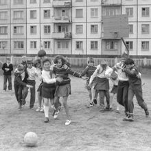 Летом в школьном лагере | Школа. 1980-e гг., г.Северодвинск. Фото #C2885.